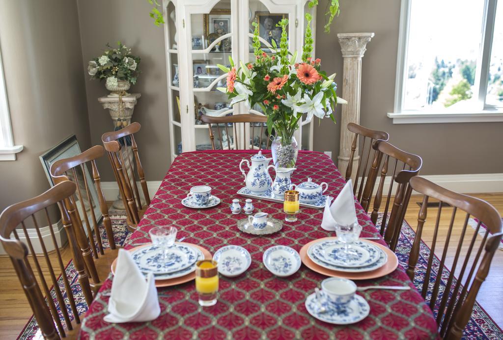 Crystal'S View Bed & Breakfast Норт Ванкувър Екстериор снимка