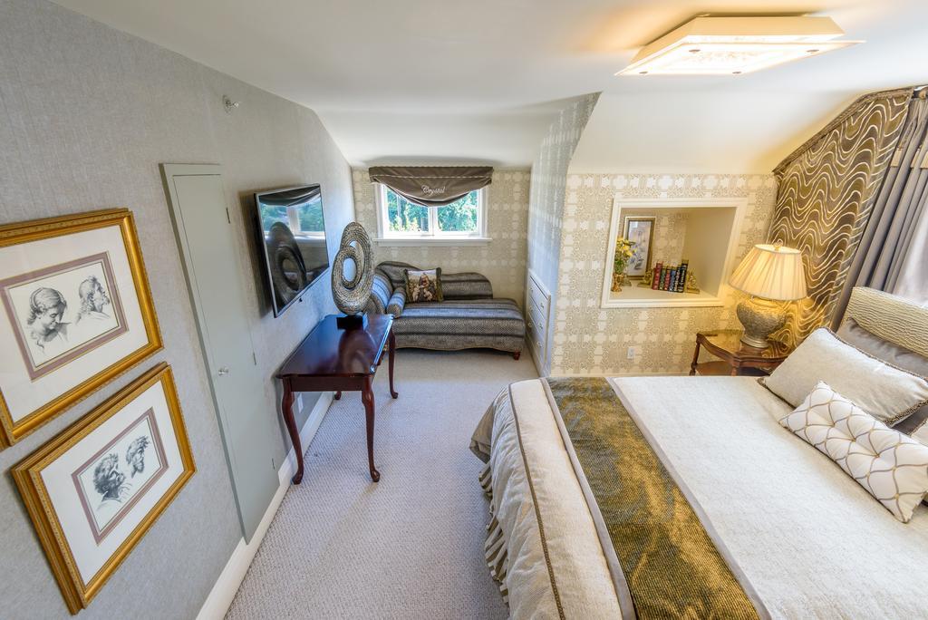 Crystal'S View Bed & Breakfast Норт Ванкувър Екстериор снимка