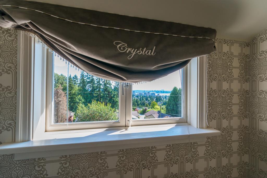 Crystal'S View Bed & Breakfast Норт Ванкувър Екстериор снимка