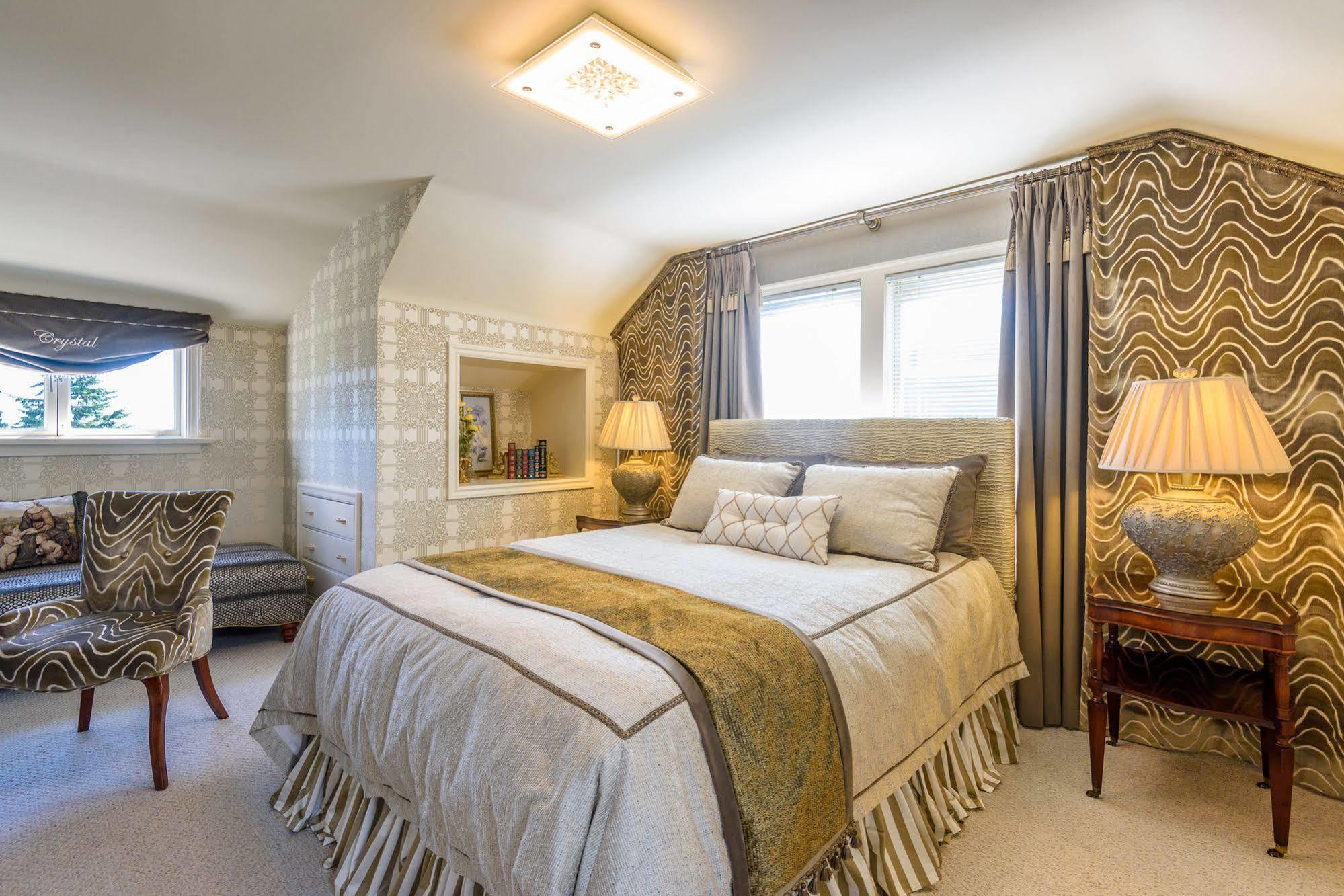 Crystal'S View Bed & Breakfast Норт Ванкувър Екстериор снимка