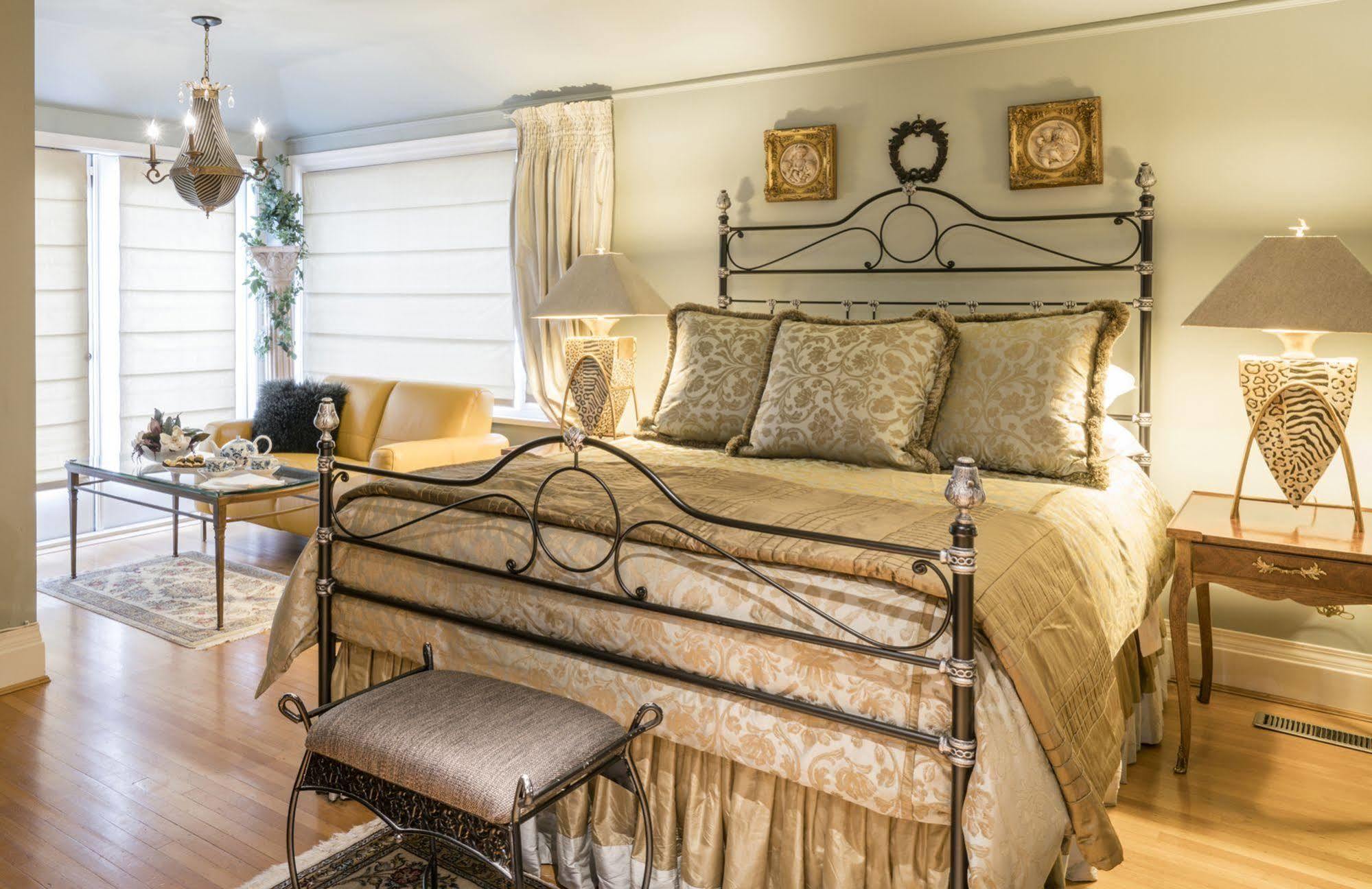 Crystal'S View Bed & Breakfast Норт Ванкувър Екстериор снимка